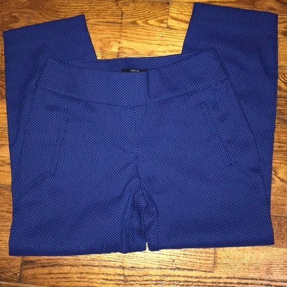 APT 9 Blue Print Capris - Picture 2 of 5